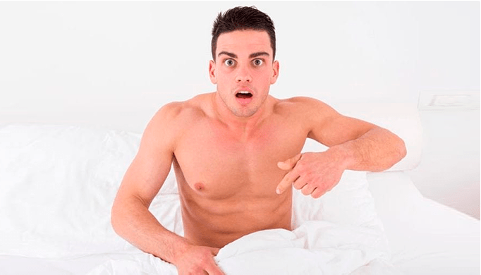 Un homme surpris par le résultat d’un agrandissement du pénis à domicile